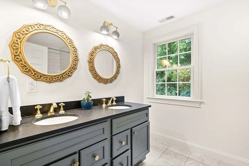 Photo of 10 Kirkland Circle