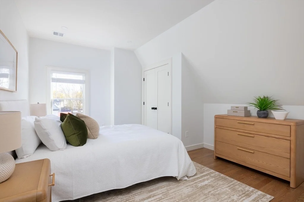 Photo of Unit 2 at 21 Kent Square