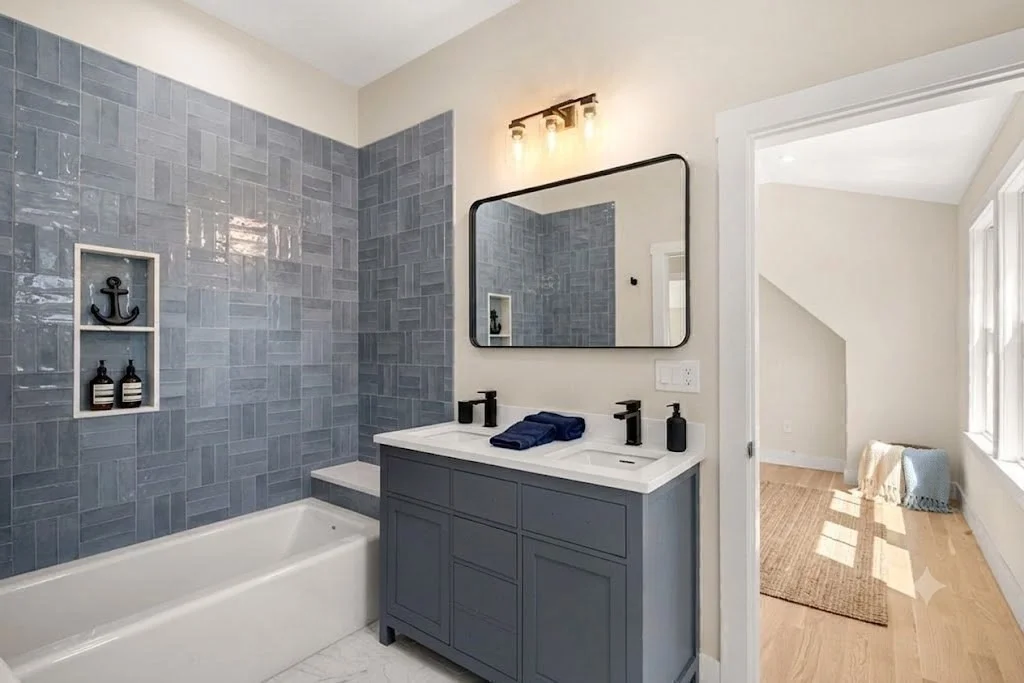 Photo of 10 Naugus Ave