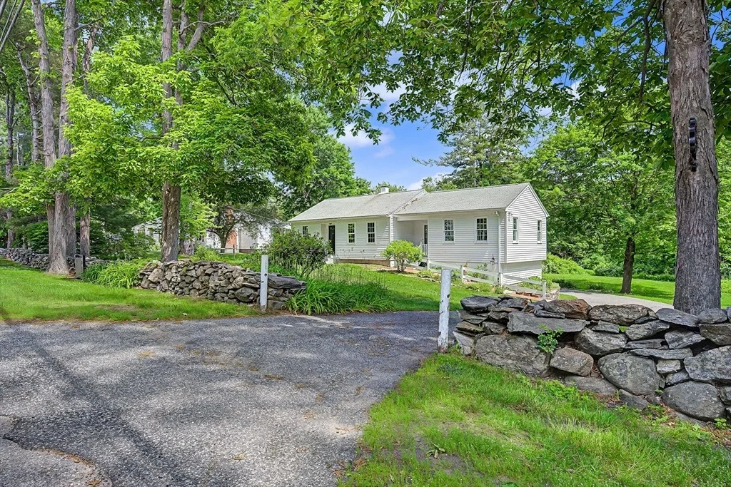 Photo of 355 Boston Rd