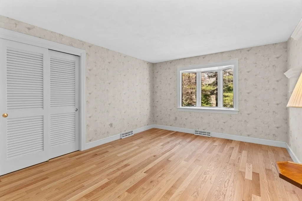 Photo of 676 Salem End Rd