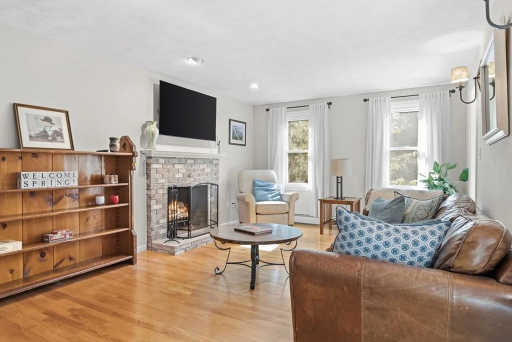 Photo of 25 Towpath Dr