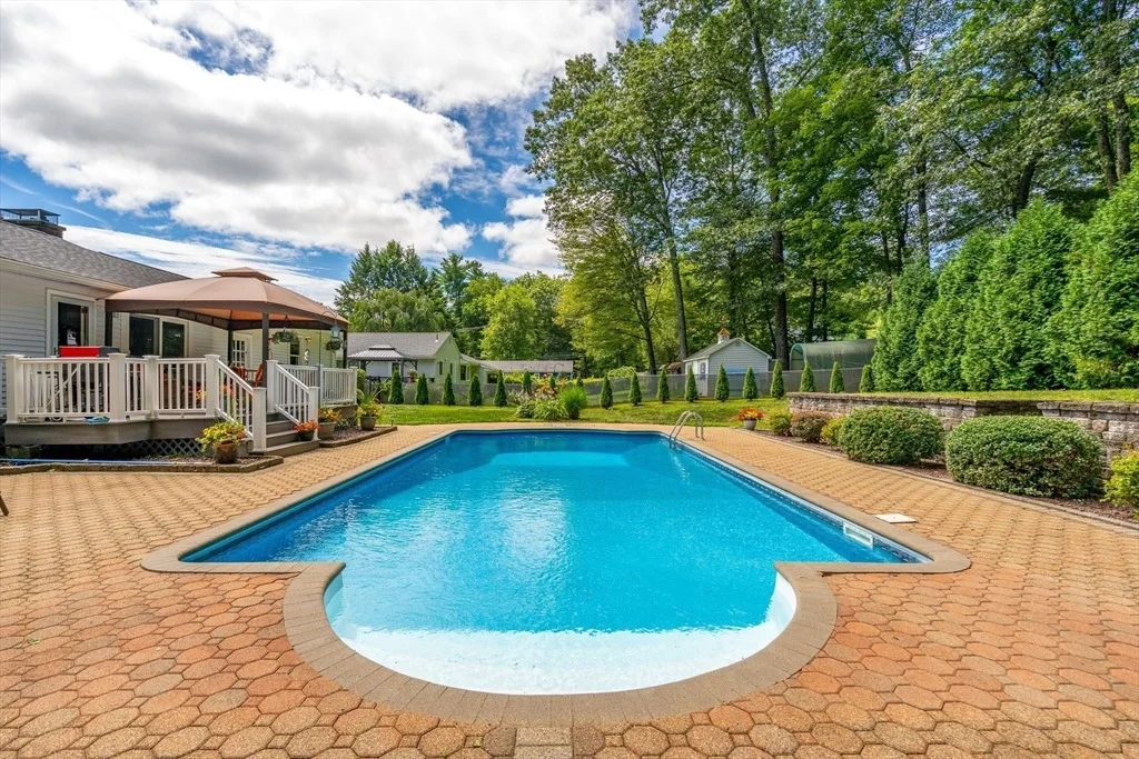 Photo of 6 Russell Ln