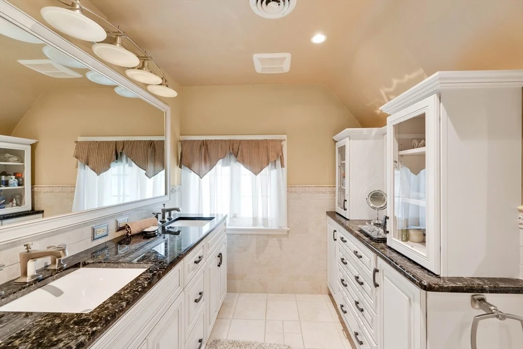 Photo of 44 Meadowbrook Rd