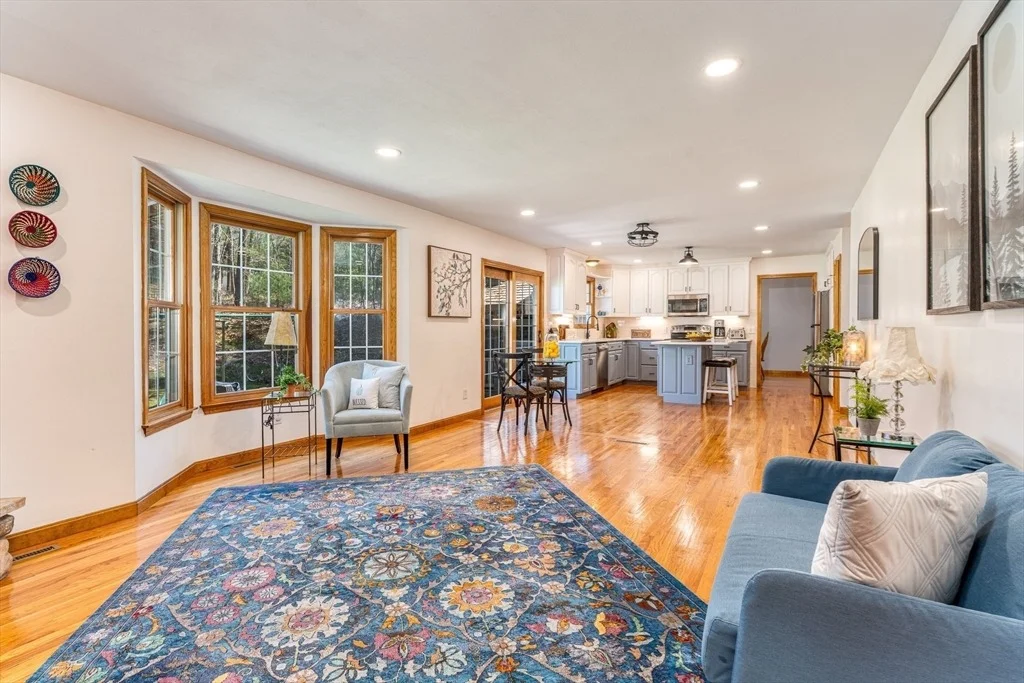 Photo of 4 Mark Twain Dr