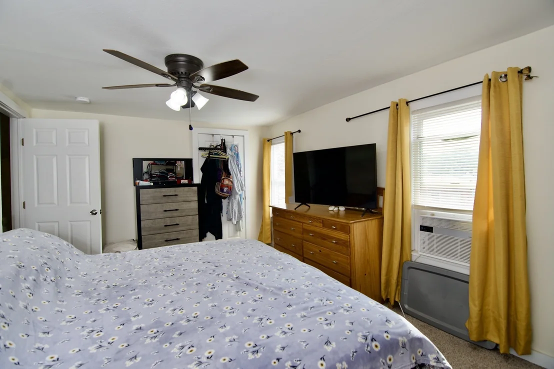 Photo of 35 Thayer Ave