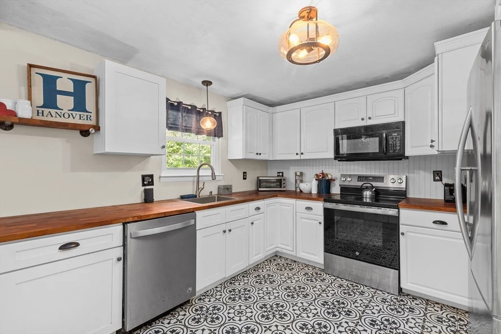 Photo of 19 Brewster Ln