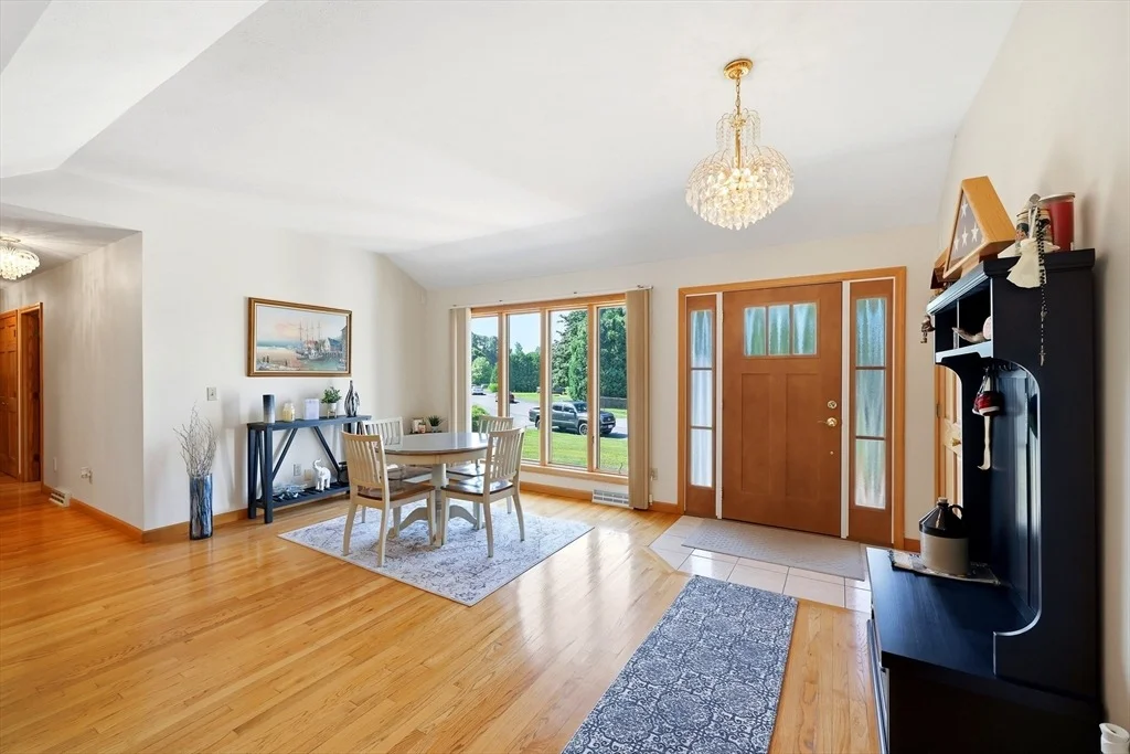Photo of 142 Oak Knoll Cir