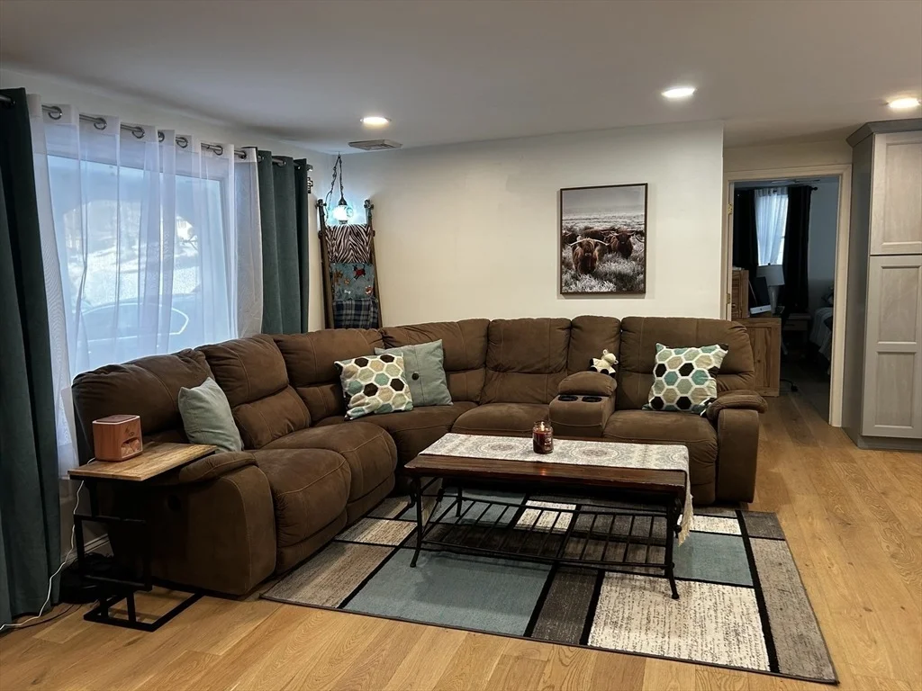 Photo of 30 Ruthellen Rd