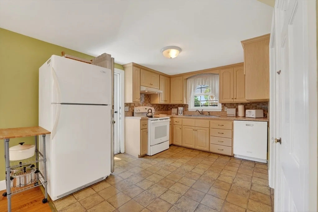 Photo of 490 Webster St