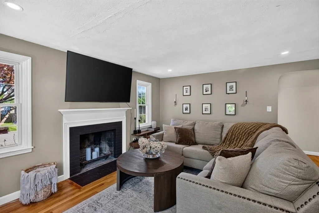 Photo of 20 Westernview Cir