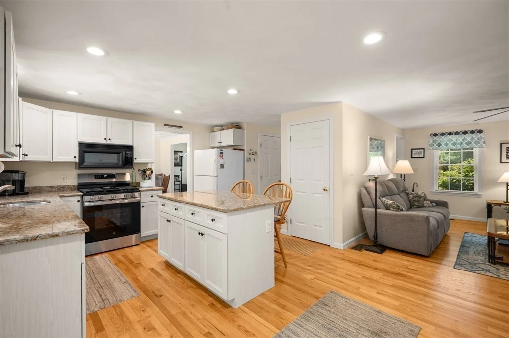 Photo of 2 Palm Ave