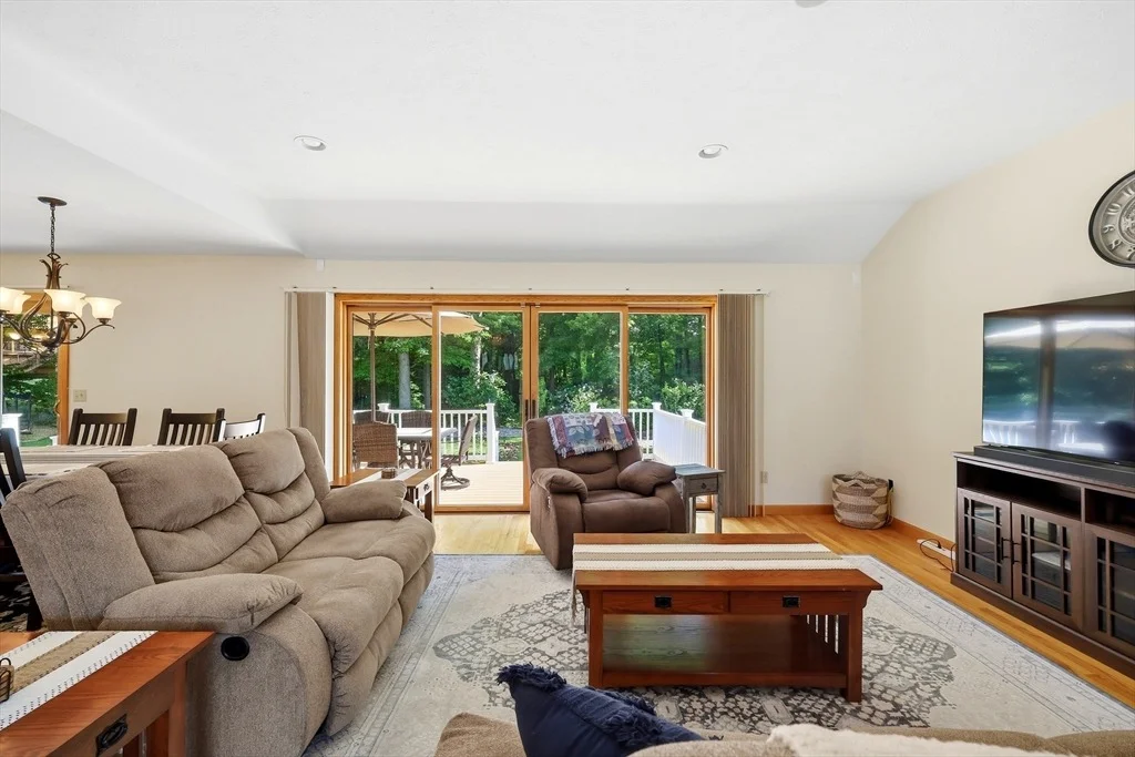 Photo of 142 Oak Knoll Cir