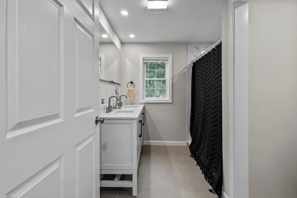 Photo of 5 Squire Ln