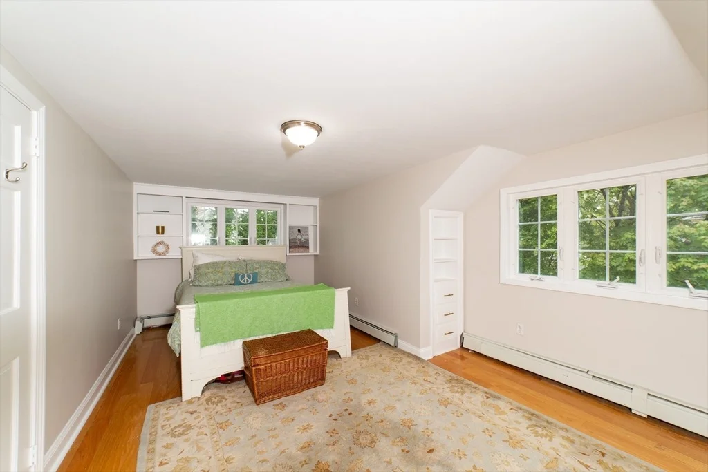 Photo of 30 Veery Rd