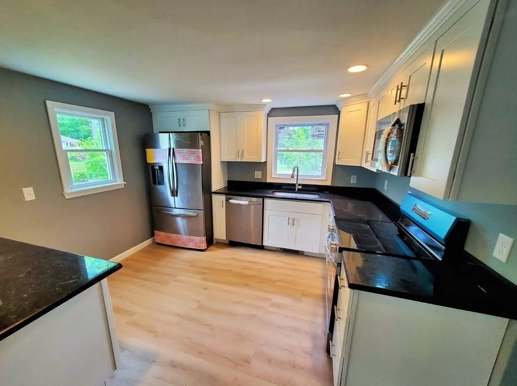 Photo of 286 Raynor Ave