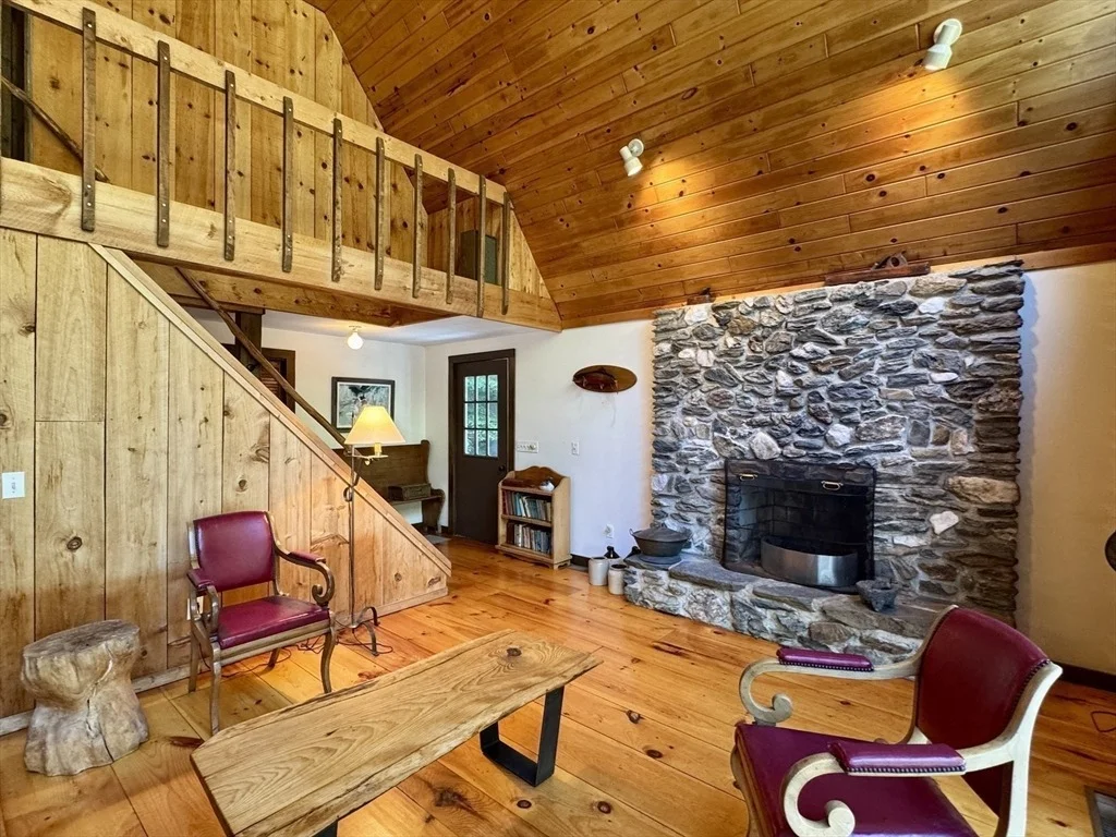 Photo of 80 River Road
