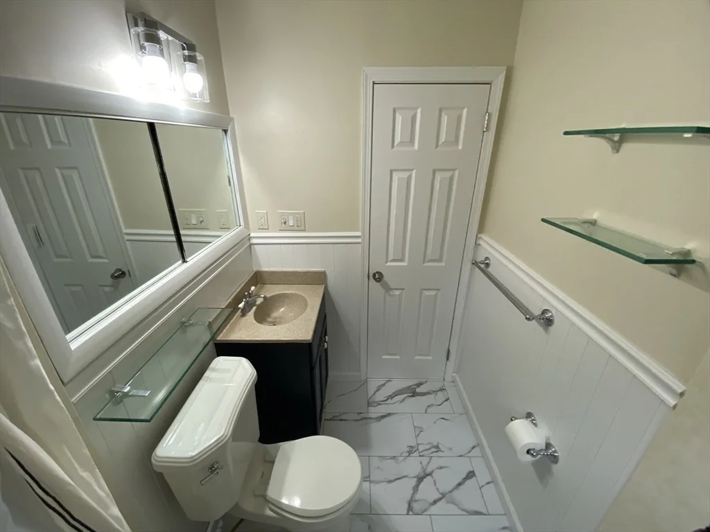 Photo of 915 Bradley Road