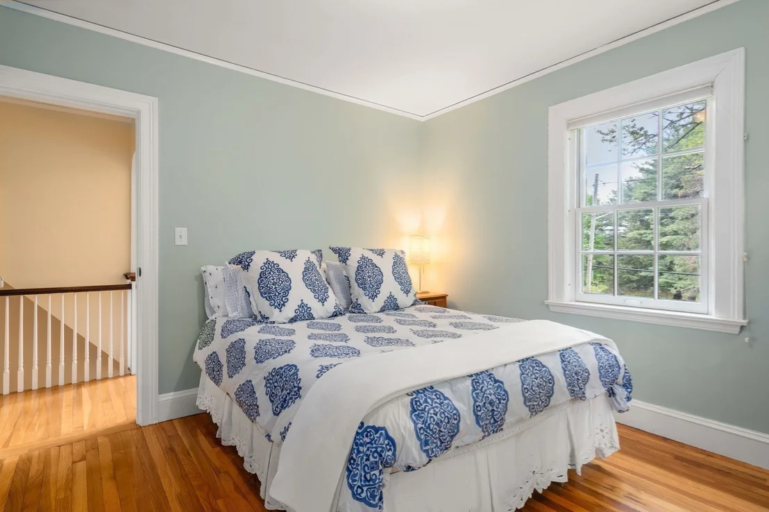 Photo of 1172 Lowell Rd