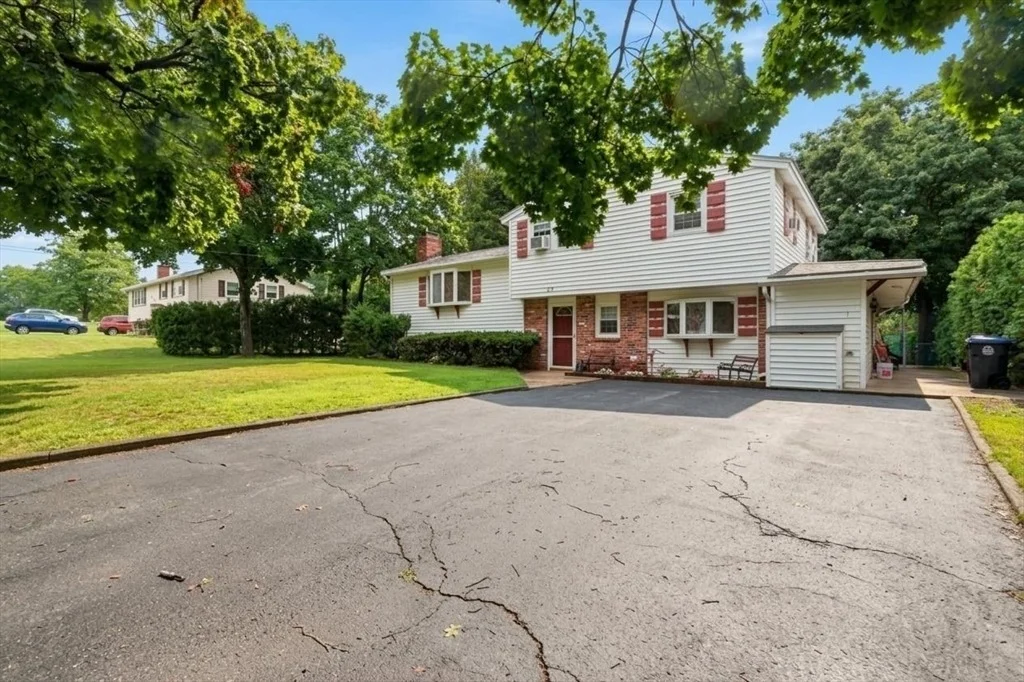 Photo of 33 Rolling Ln