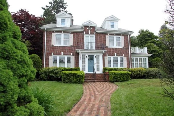Photo of 1141 Great Plain Avenue