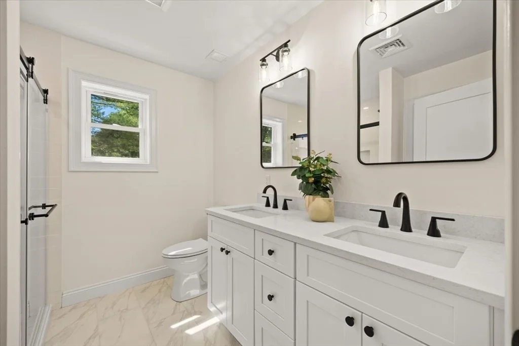 Photo of 12 Valley Run Dr