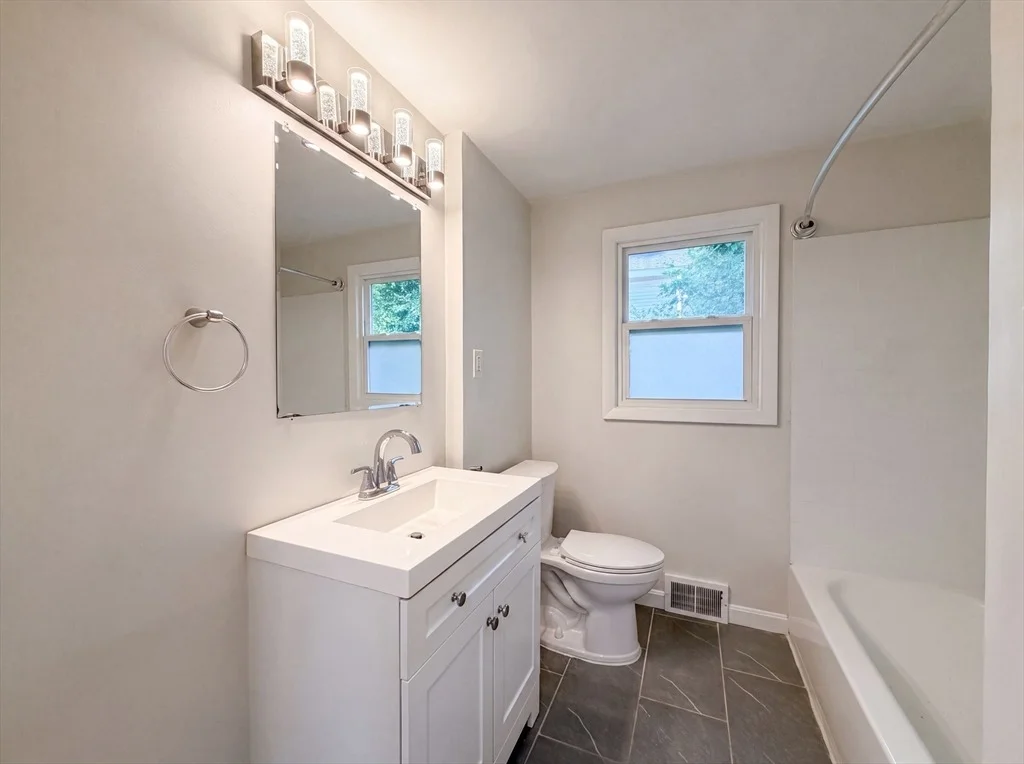 Photo of 17 Vineyard St