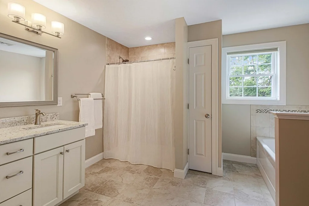 Photo of 102 Kennedy Cir