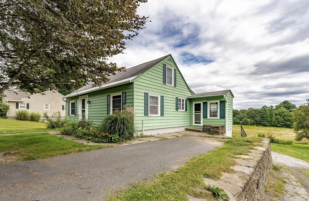 Photo of 187 Leyden Rd