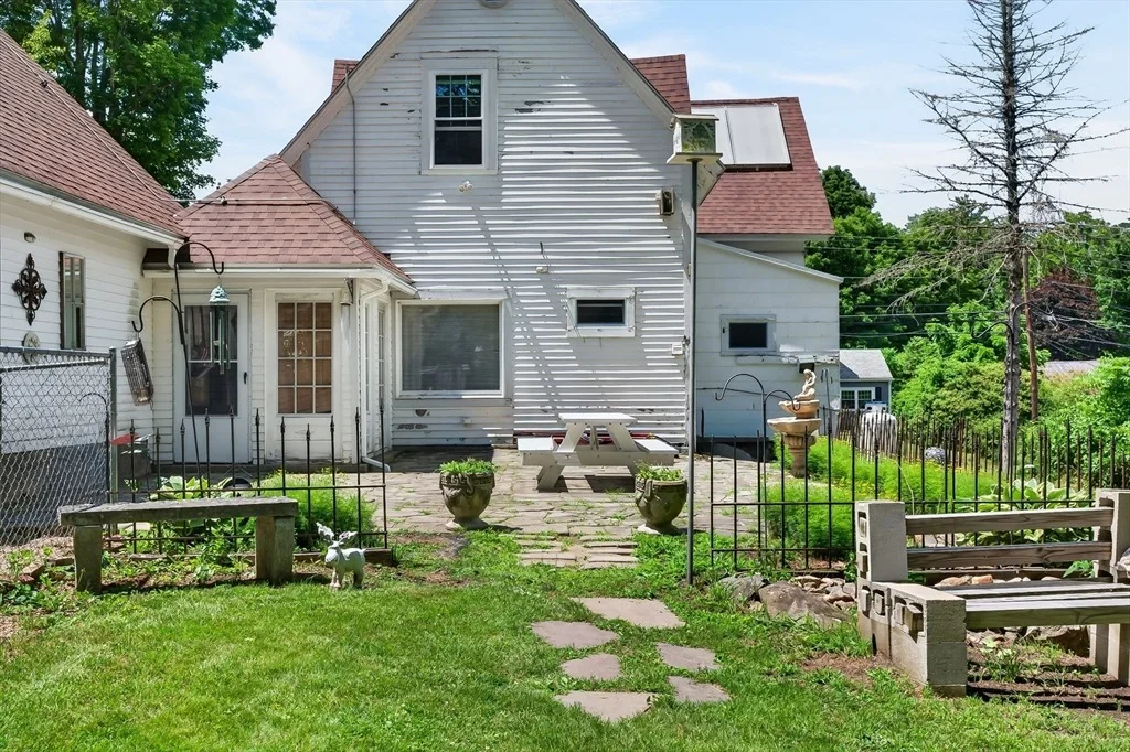 Photo of 164 Pleasant St