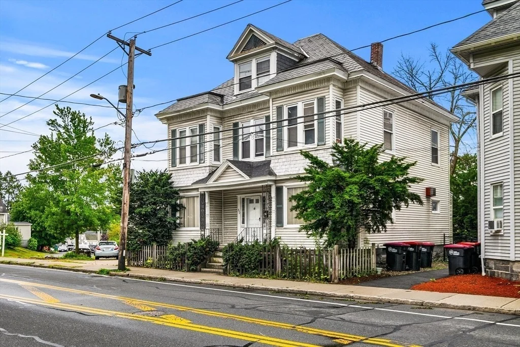 Photo of 952 Bridge St