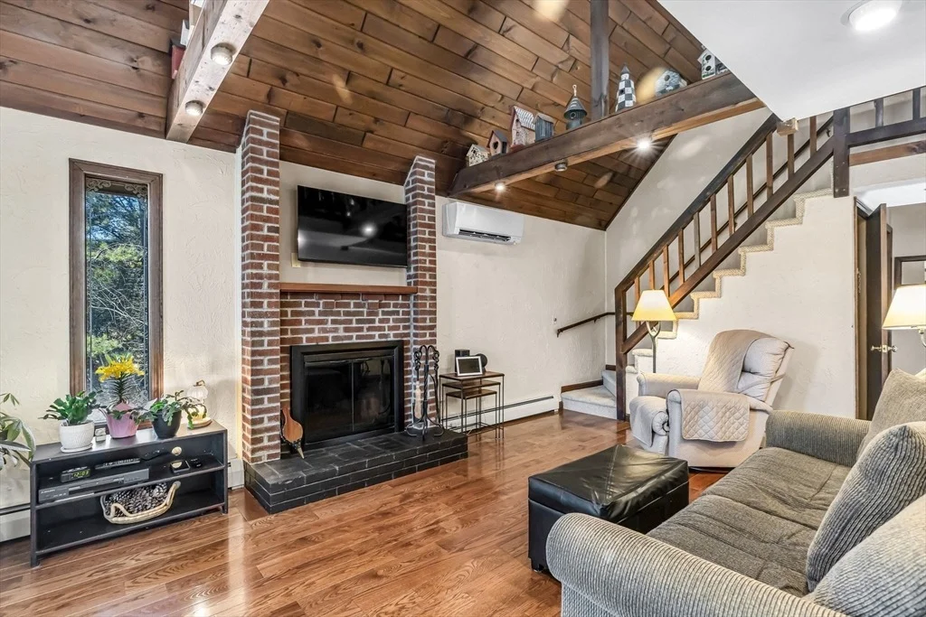Photo of 105 Shoreline Dr