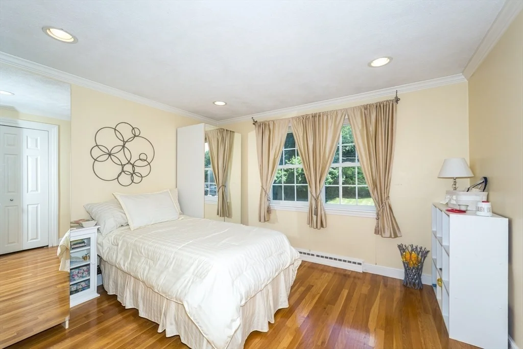 Photo of 9 Riverbend Dr