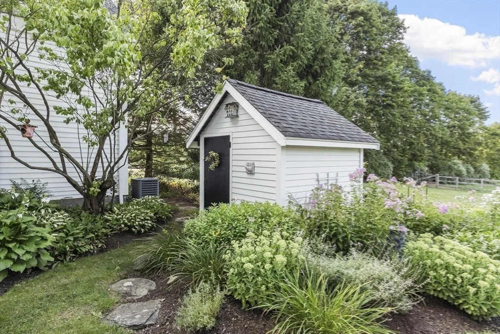 Photo of 827 Hill Rd