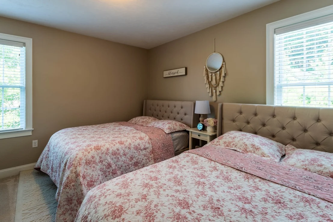 Photo of 493 Taylor Rd