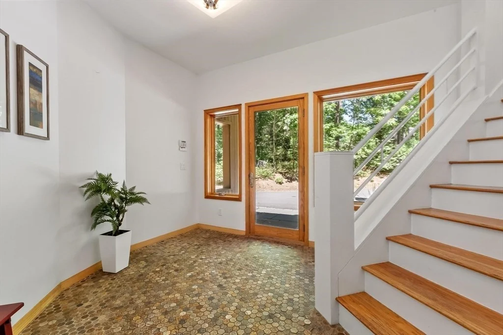 Photo of 389 River Rd