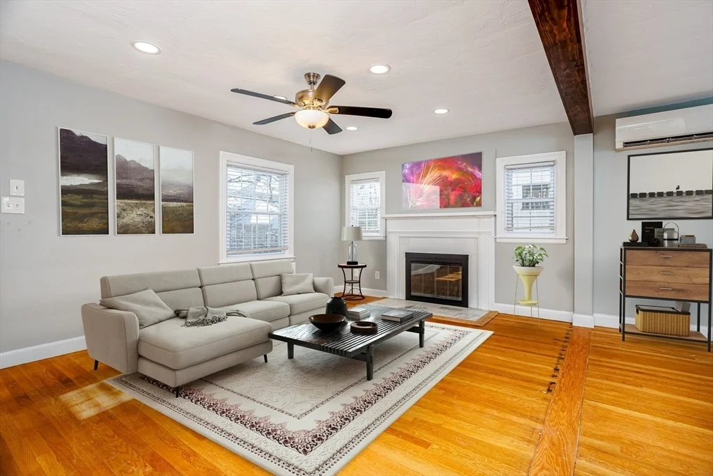 Photo of 23 Tiverton Parkway
