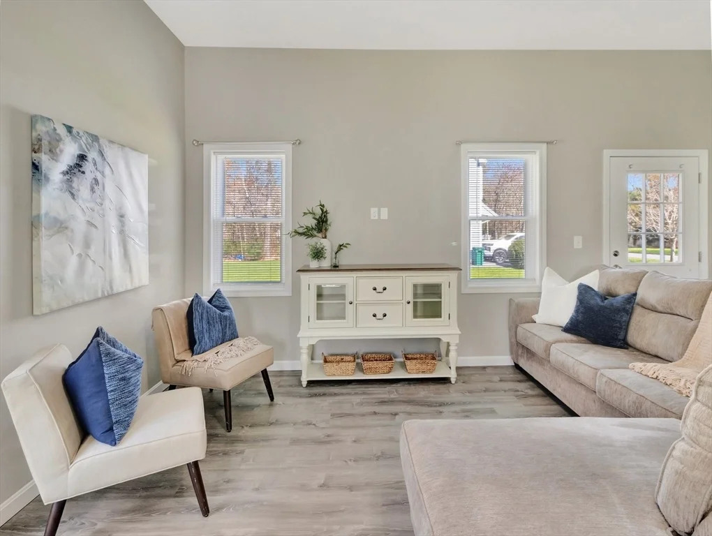 Photo of 7 Fieldstone Dr