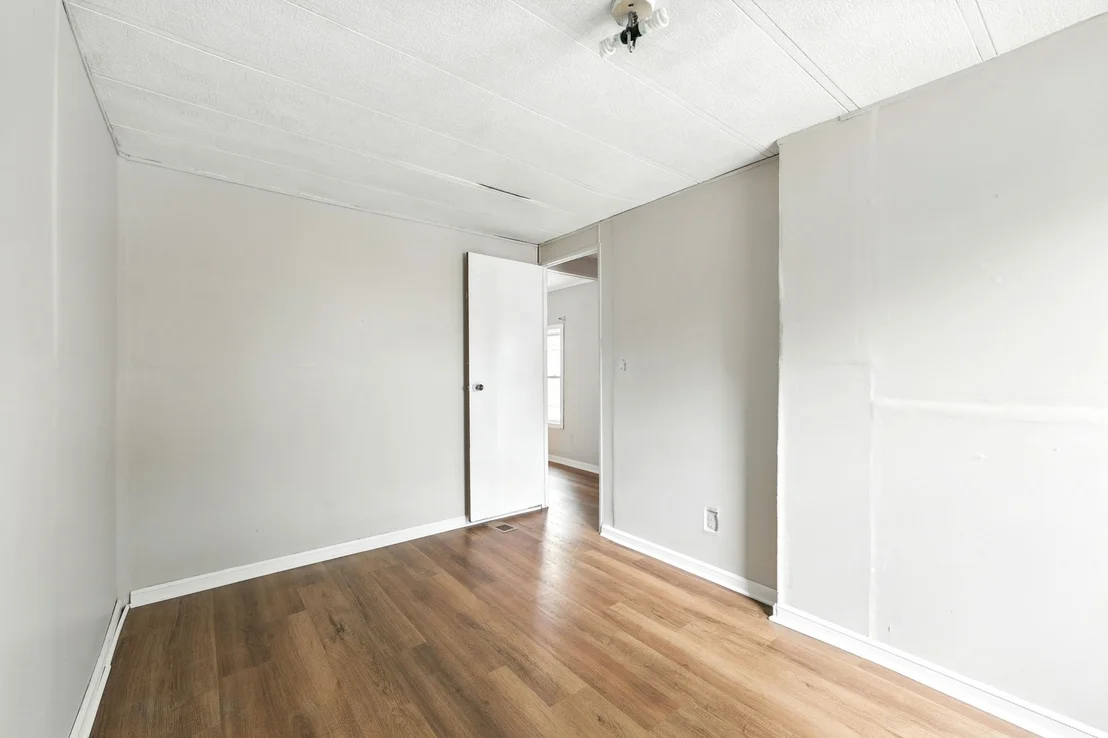 Photo of 7 Nelligan