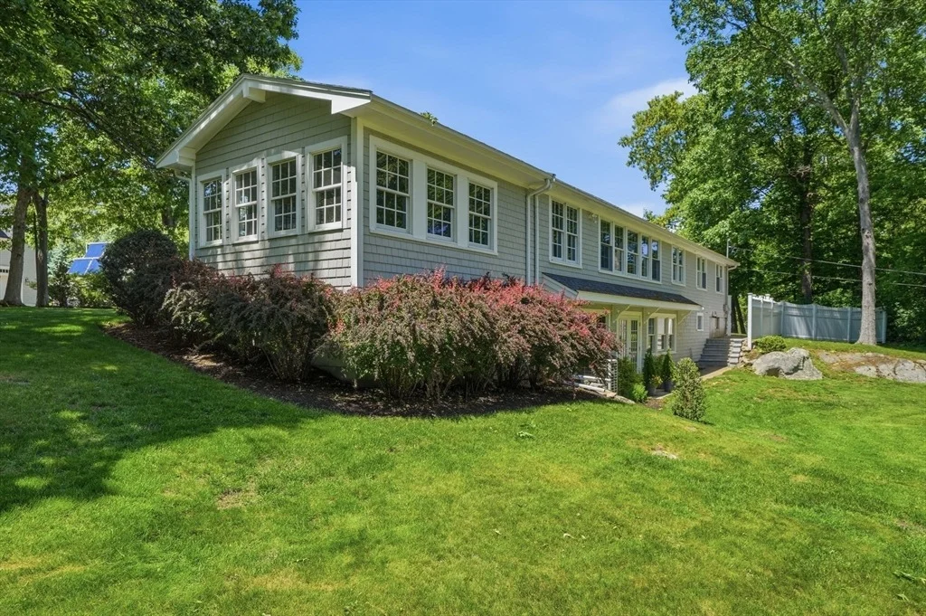 Photo of 10 Boulder Glen Rd
