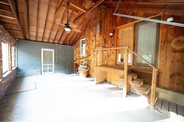 Photo of 369 State Rd