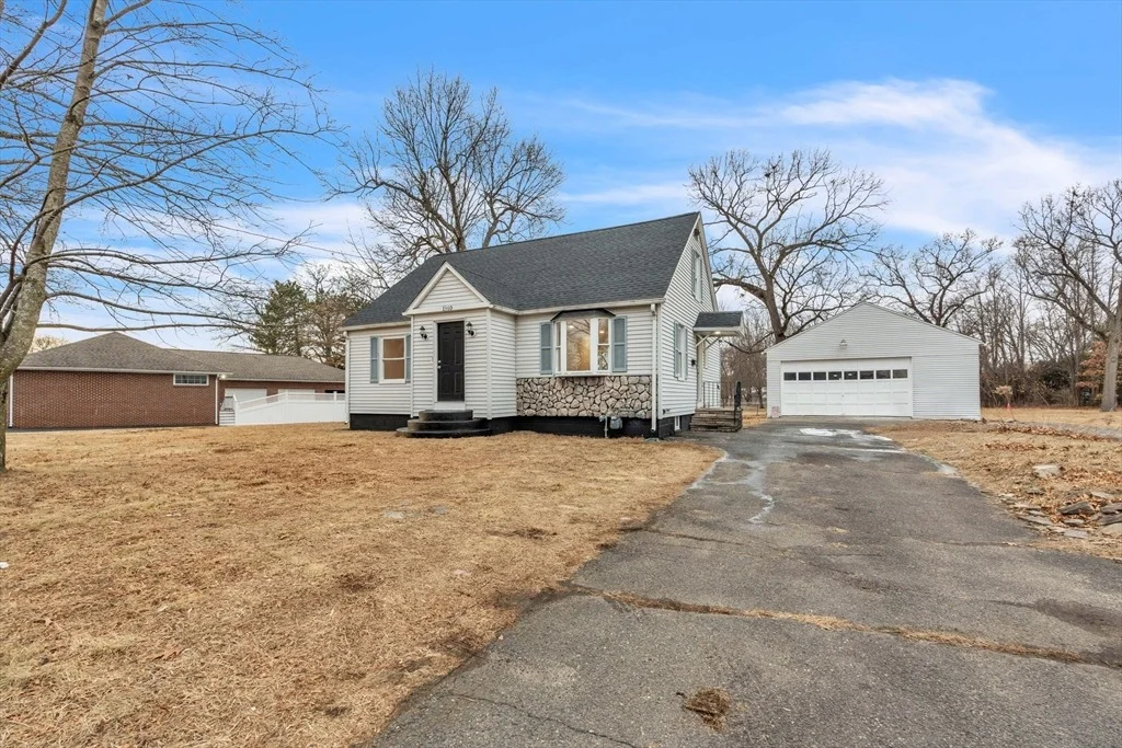 Photo of 1360 Granby Rd