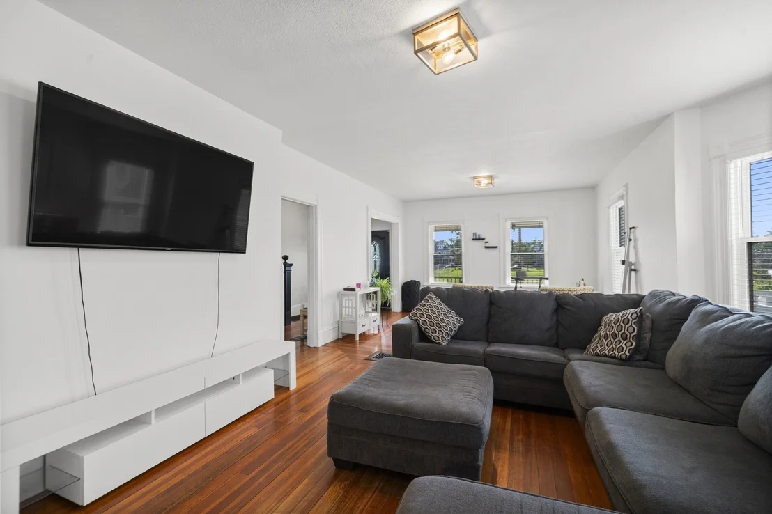 Photo of 275 Broadway St