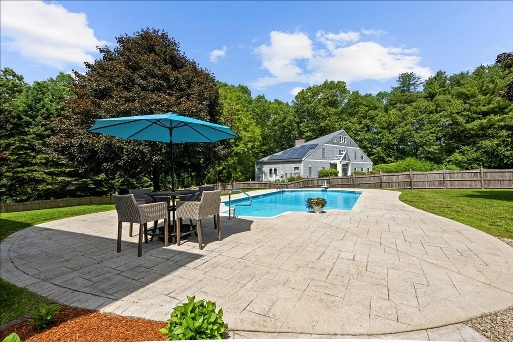 Photo of 27 Crestview Dr