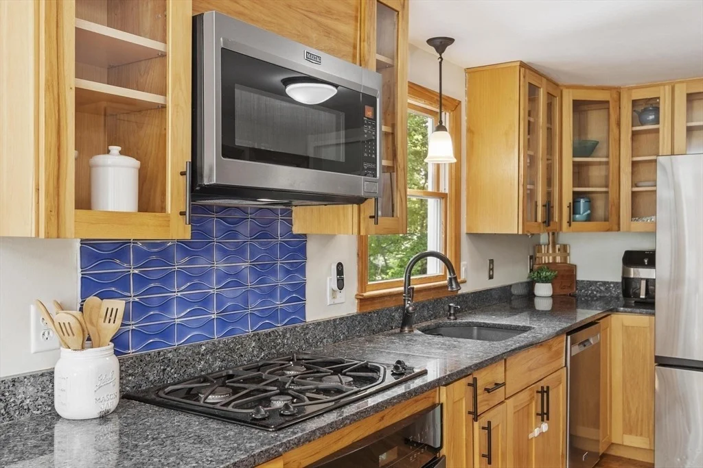 Photo of 215 Middle Rd