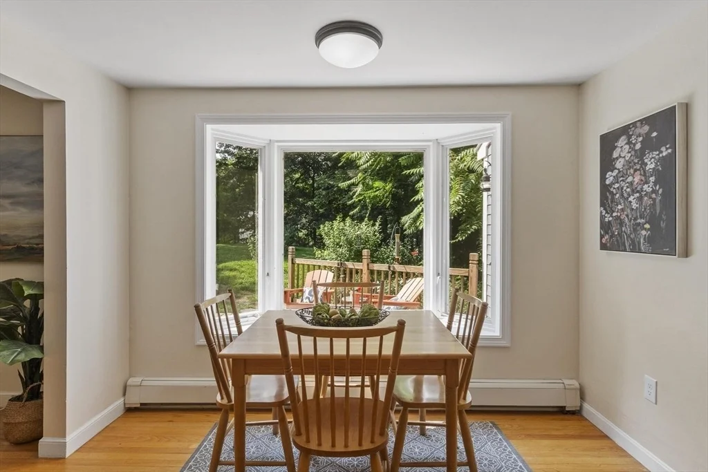 Photo of 215 Middle Rd