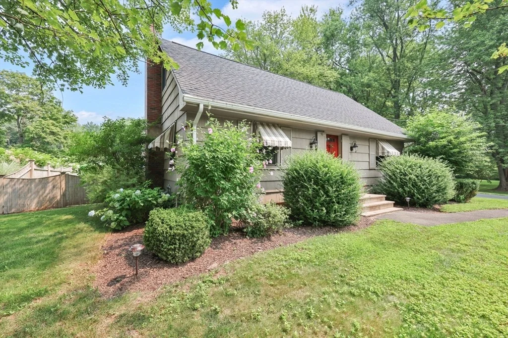 Photo of 96 Roberta Cir