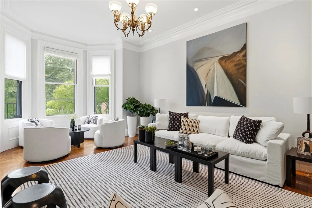 Photo of 321 Beacon Street