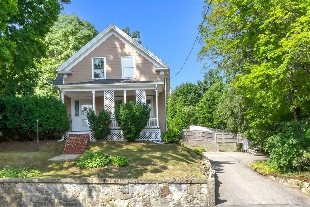 Photo of 868 Main St