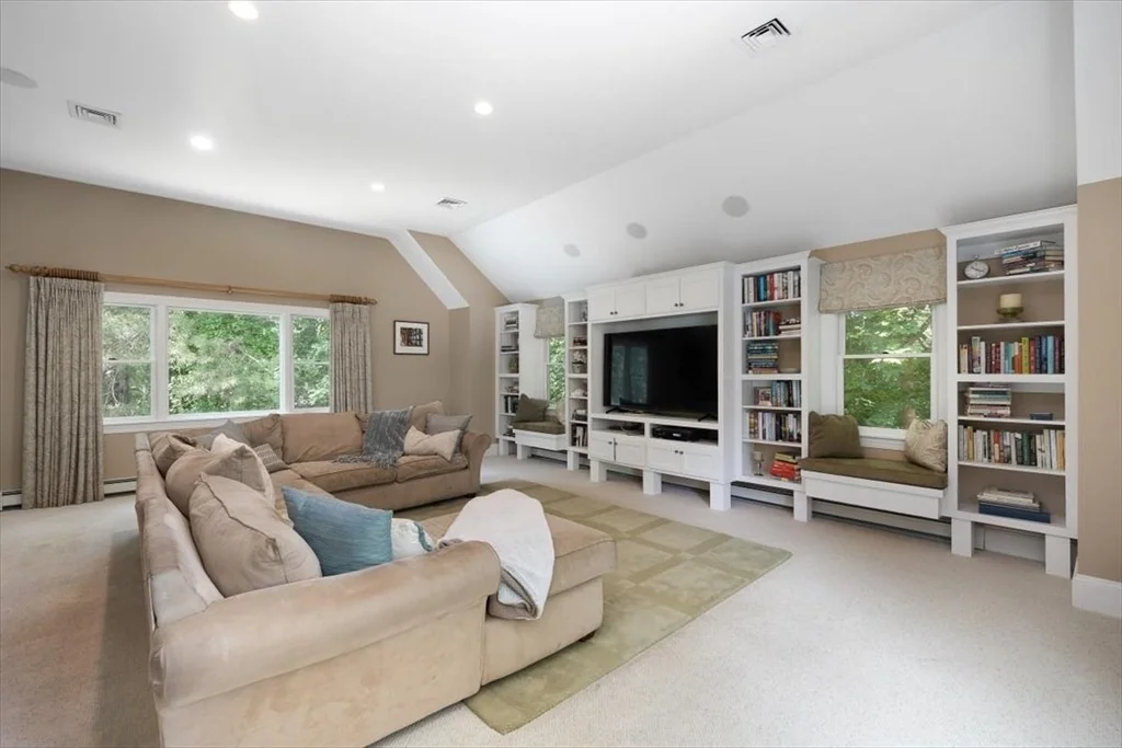 Photo of 12 Whitcomb Lane